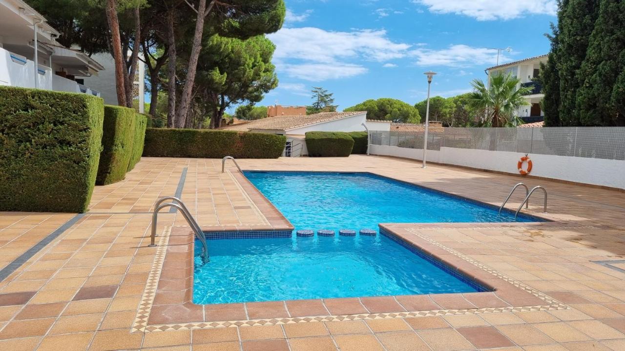 Apartamento Familiar Con Piscina Y Wifi L' Escala Luaran gambar